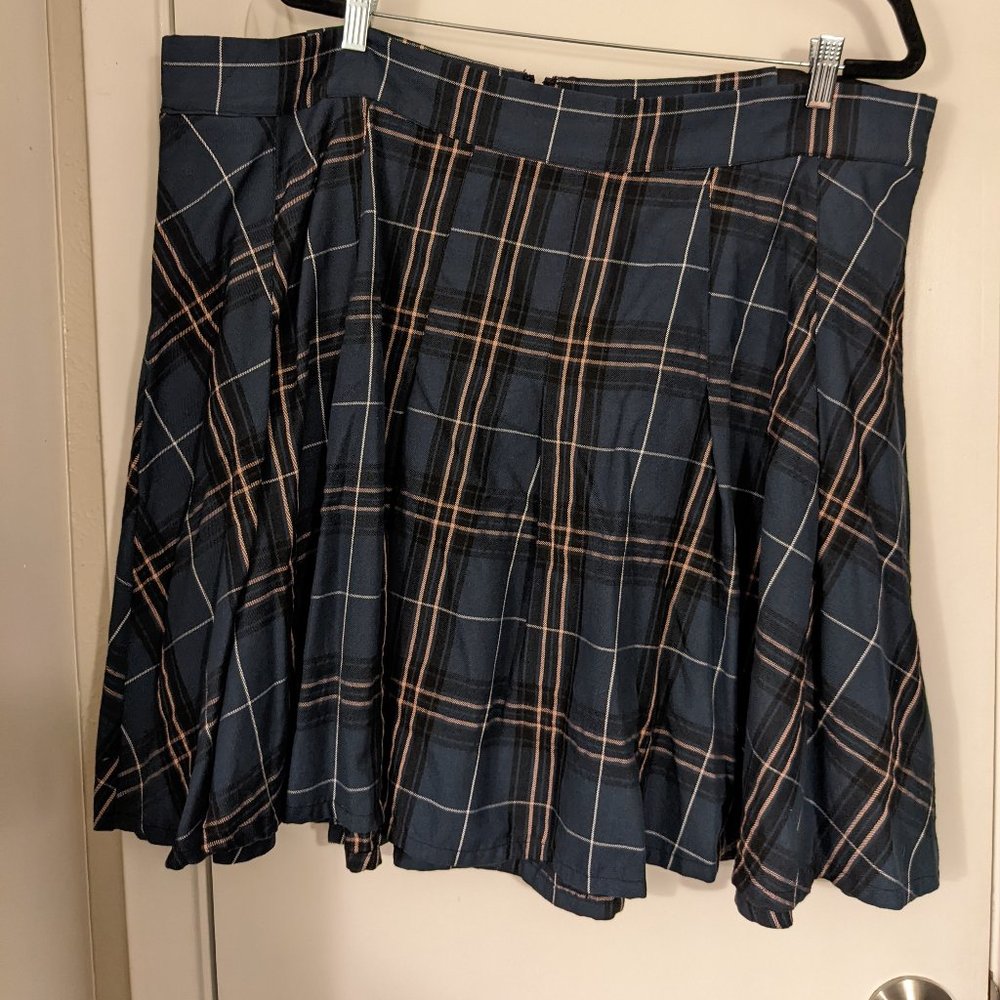 Dark blue and pink plaid pleated mini skirt.